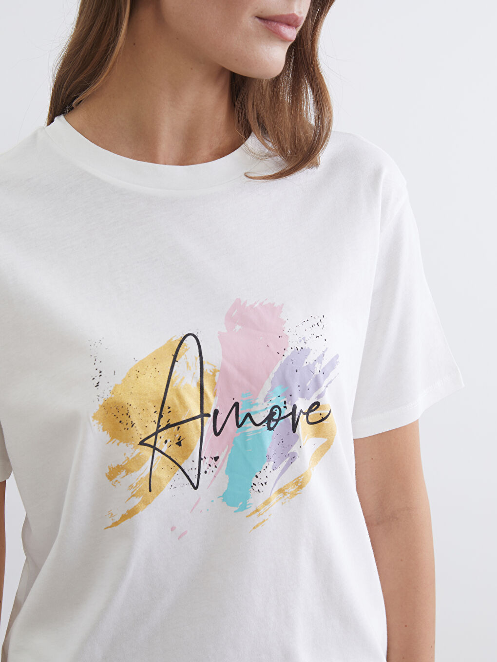 Ekru Bisiklet Yaka Baskılı Kadın Tişört-2