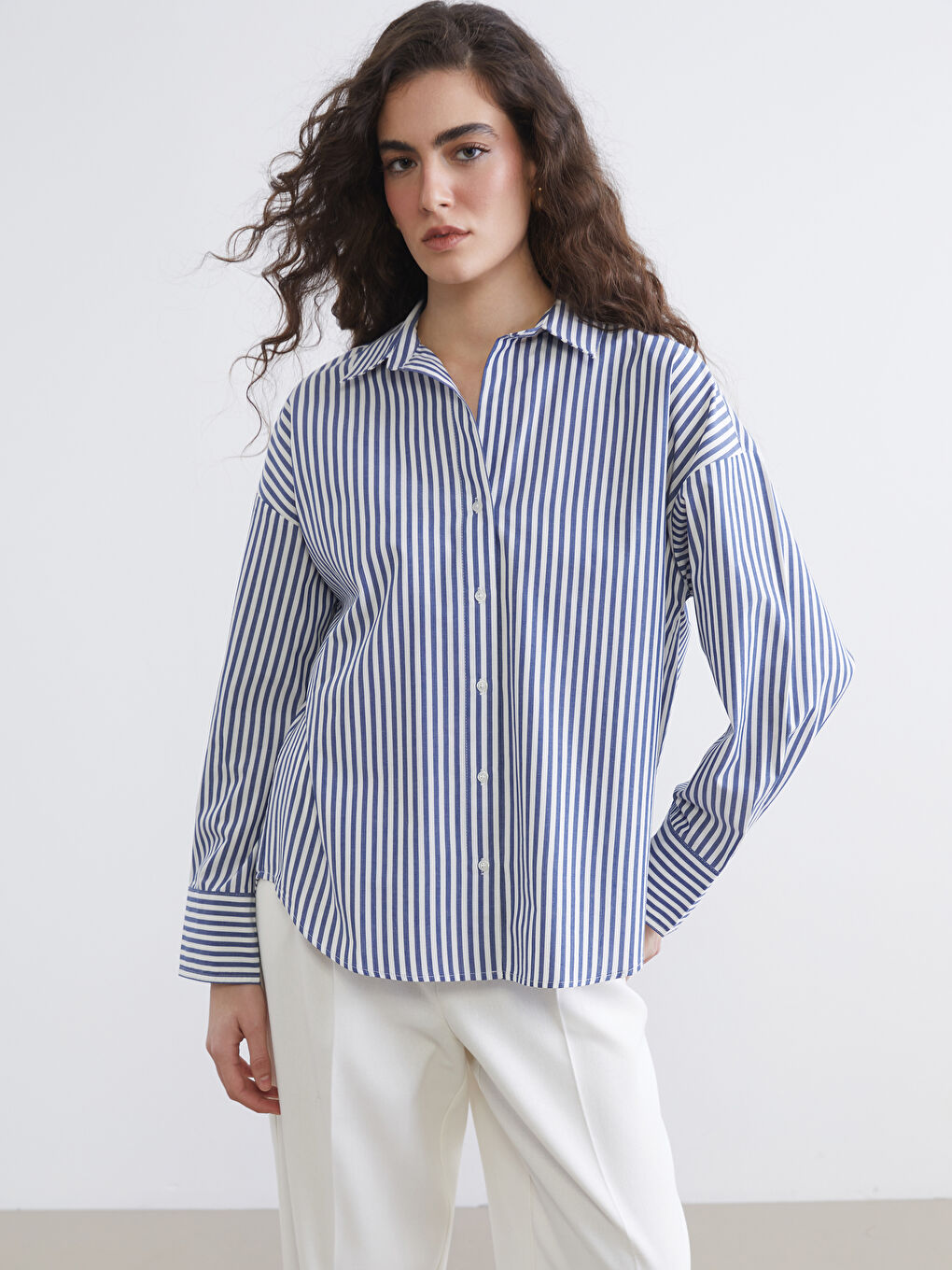 Жінка ТЕМНО-СИНІЙ Сорочка