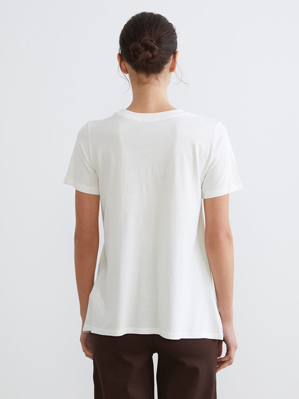 Ekru Bisiklet Yaka Baskılı Kadın Tişört-3