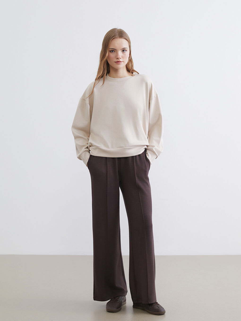 سويتشيرت واسع برقبة دائرية للسيدات-1