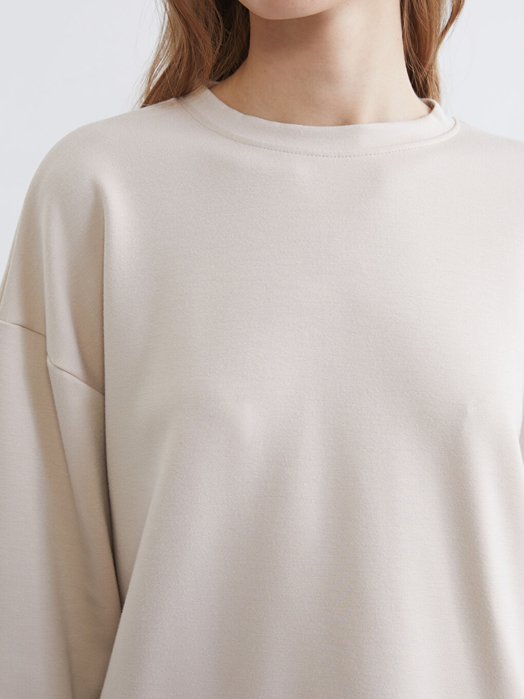 سويتشيرت واسع برقبة دائرية للسيدات-2