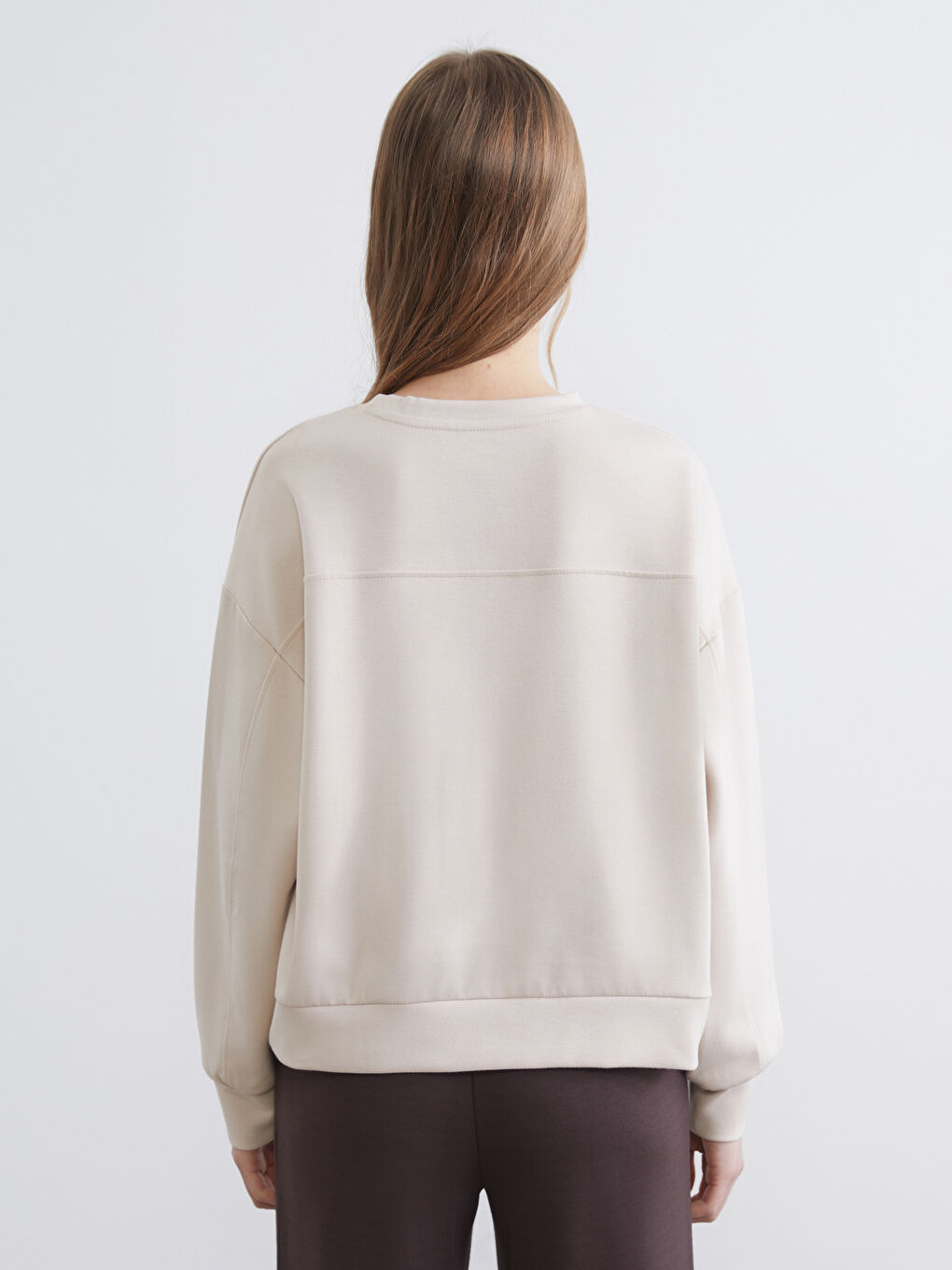 سويتشيرت واسع برقبة دائرية للسيدات-3