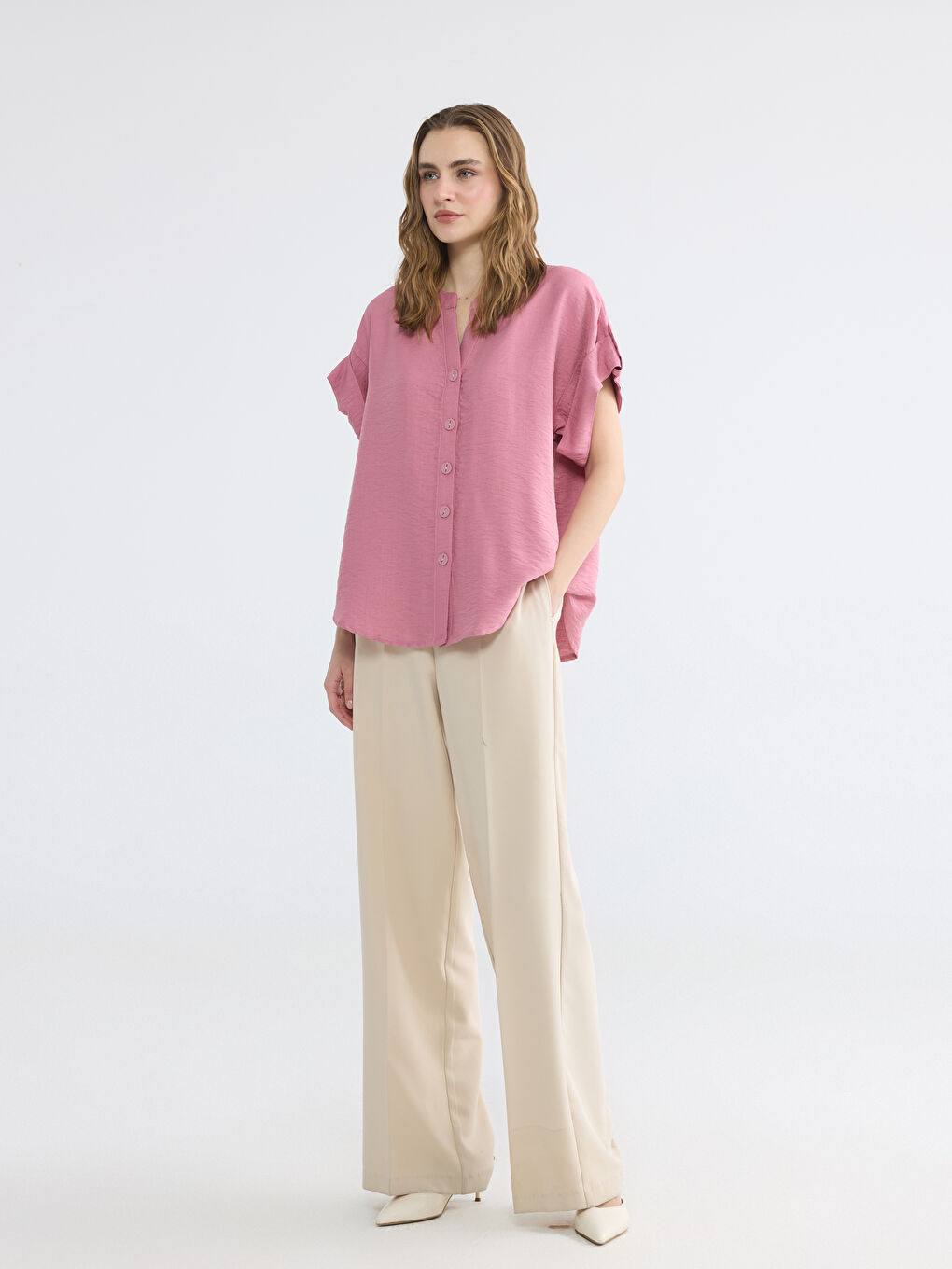 قميص نسائي بياقة بشق-1