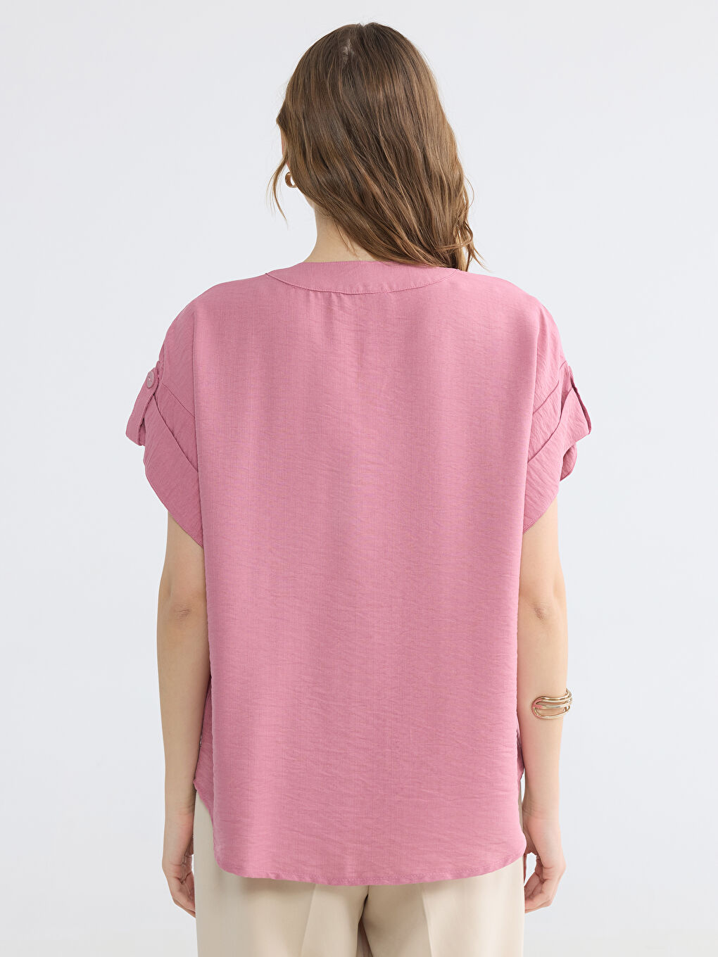 قميص نسائي بياقة بشق-3