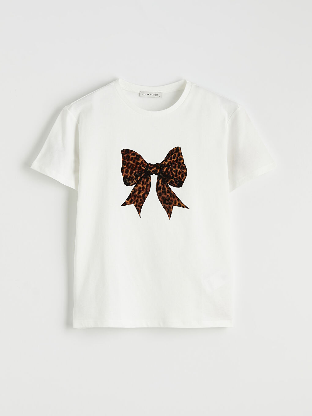 Ekru Bisiklet Yaka Fiyonk Baskılı Kadın Tişört-4