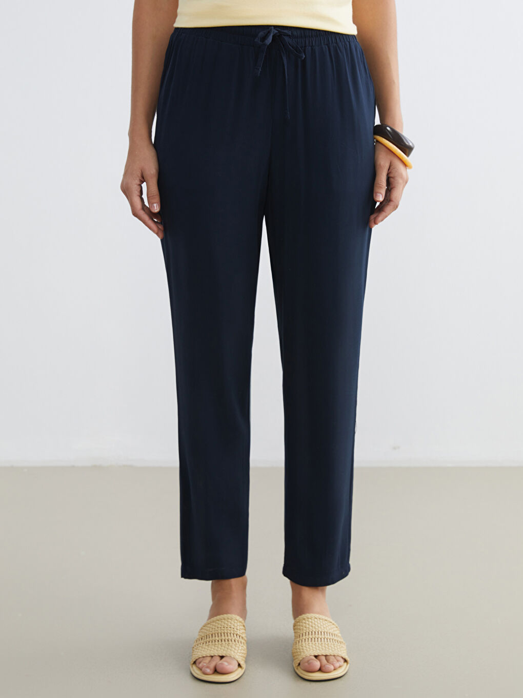 Woman NAVY Trousers-1