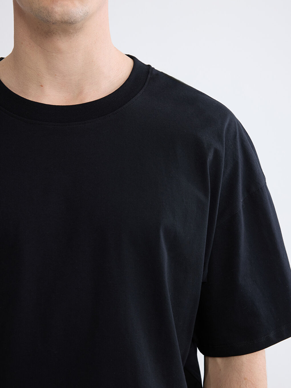 Siyah Oversize Fit Bisiklet Yaka Kısa Kollu Erkek Tişört-2