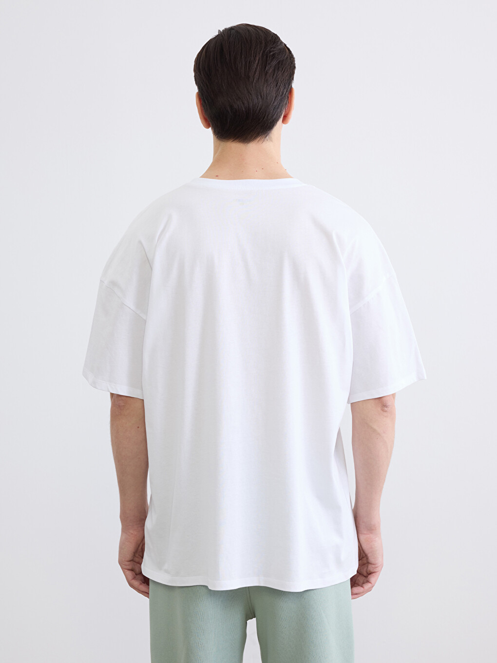 Beyaz Oversize Fit Bisiklet Yaka Kısa Kollu Erkek Tişört-3
