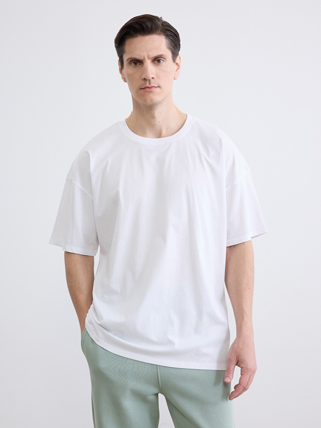 Beyaz Oversize Fit Bisiklet Yaka Kısa Kollu Erkek Tişört