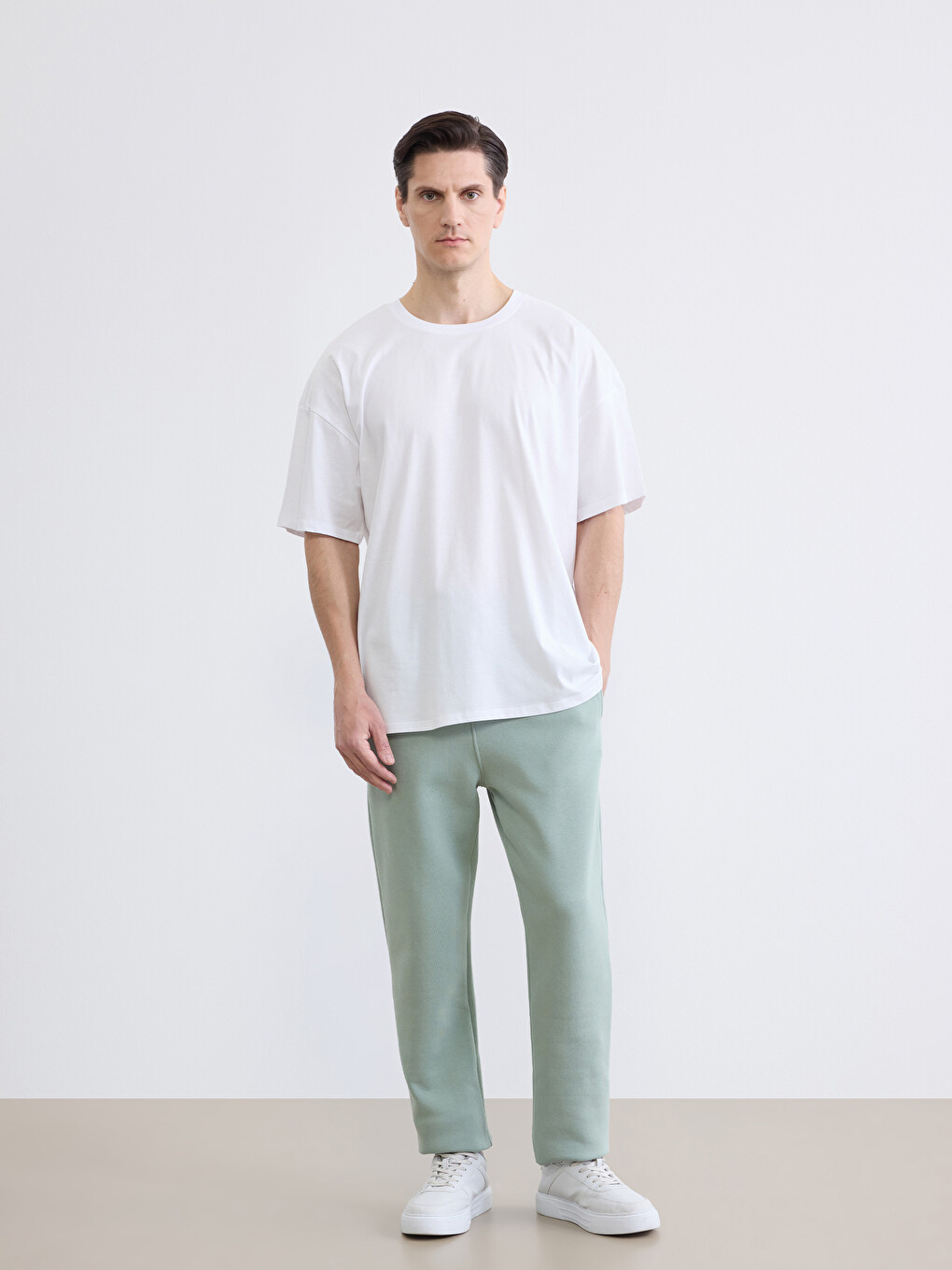 Beyaz Oversize Fit Bisiklet Yaka Kısa Kollu Erkek Tişört-1