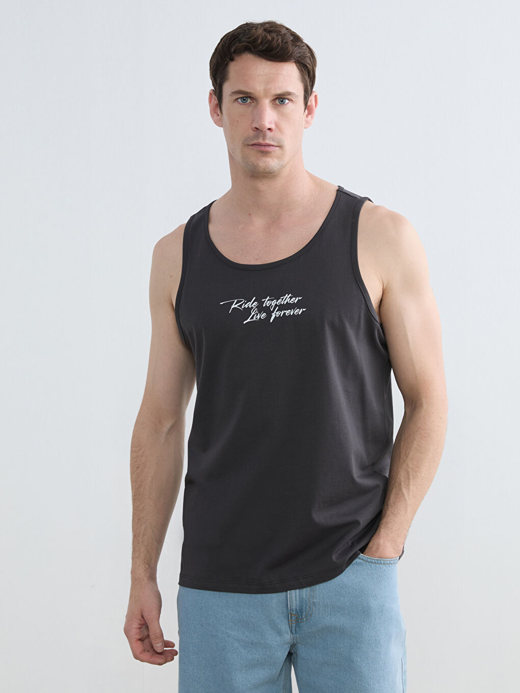 Antrasit U Yaka Baskılı Erkek Kolsuz Tişört