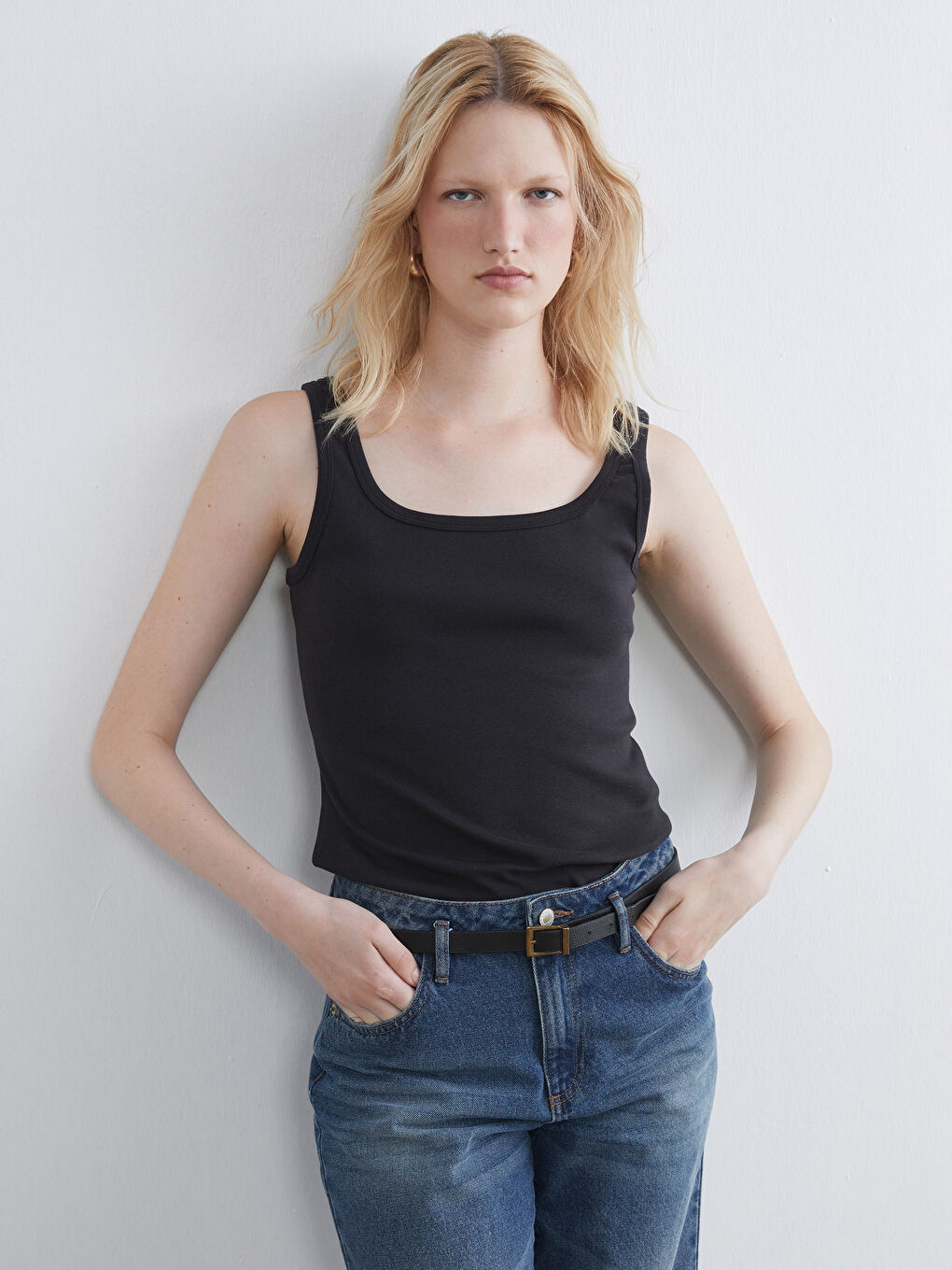 Дамски потник с U-образно деколте