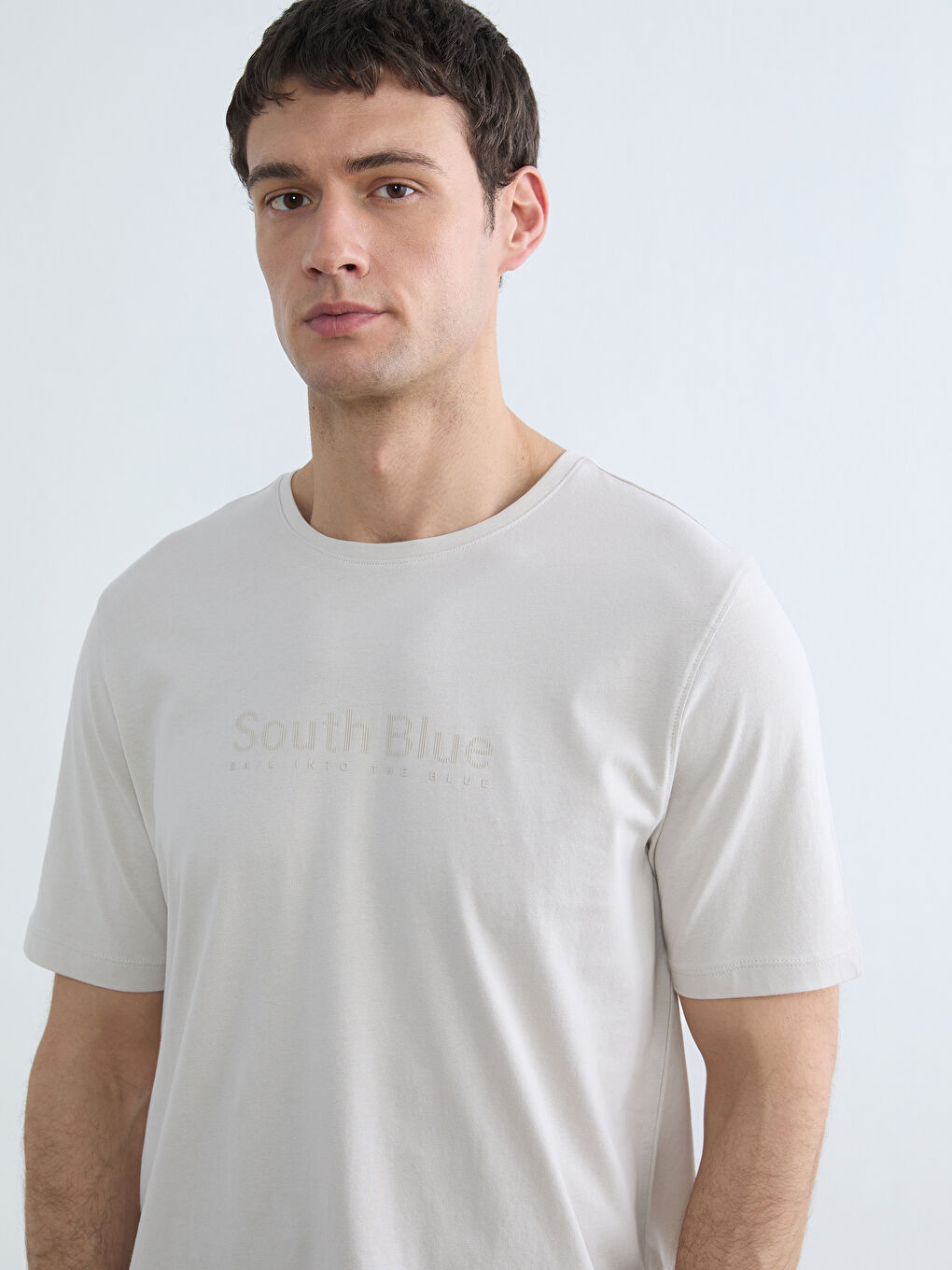 Bej Bisiklet Yaka Baskılı Penye Erkek Tişört