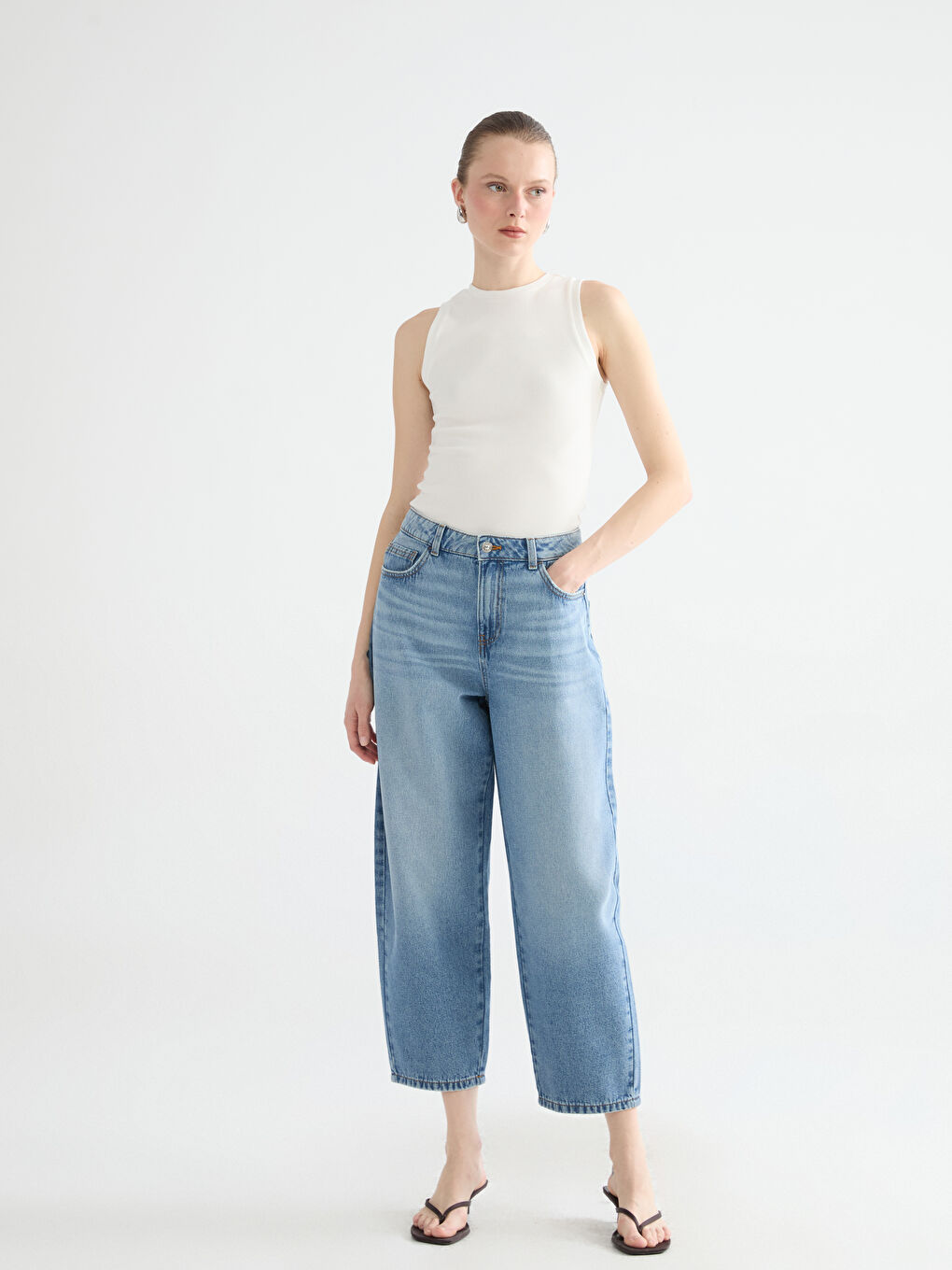 Ekru Bisiklet Yaka Dokulu Kadın Atlet-1