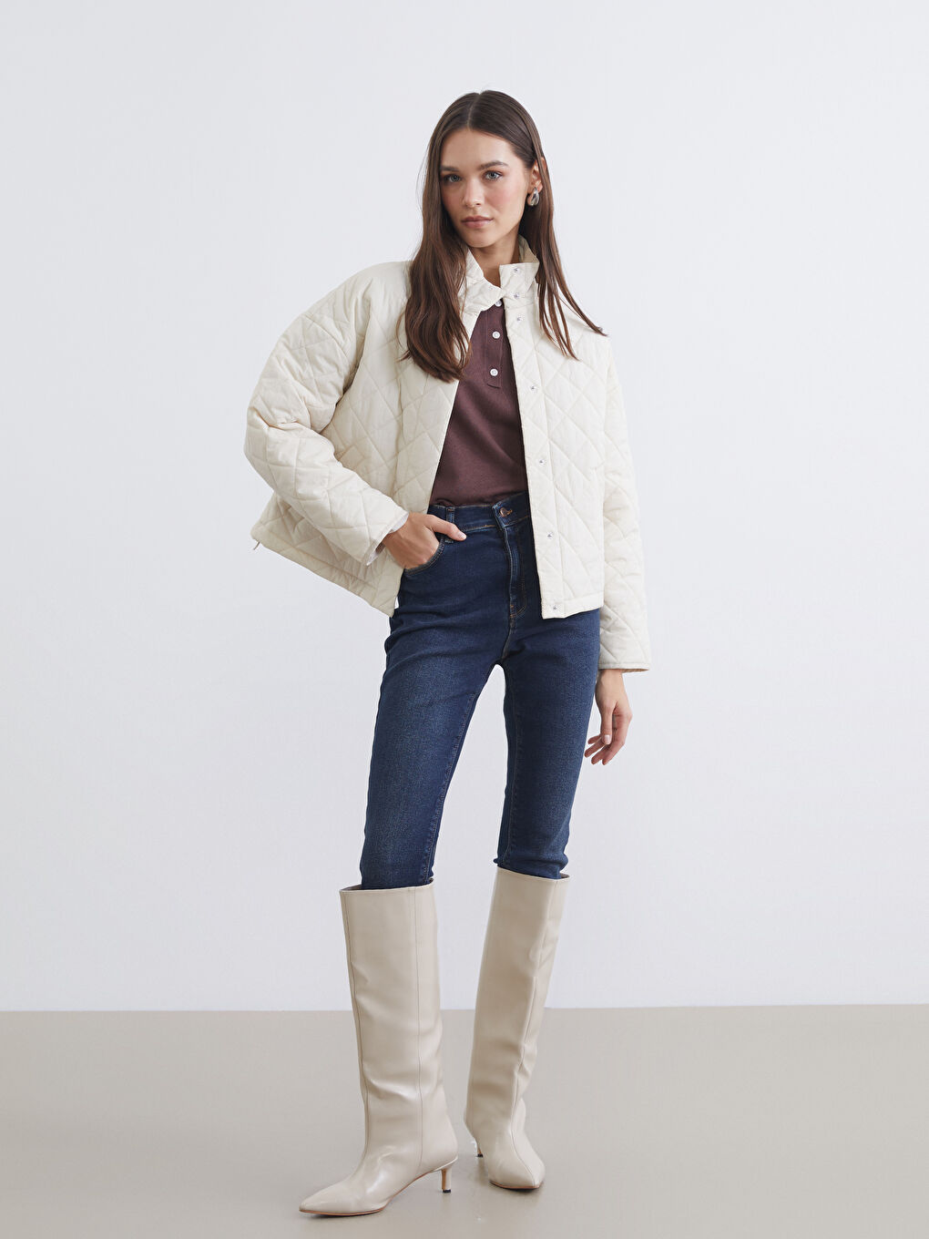 Ekru Dik Yaka Baklava Desenli Kadın Şişme Mont-1