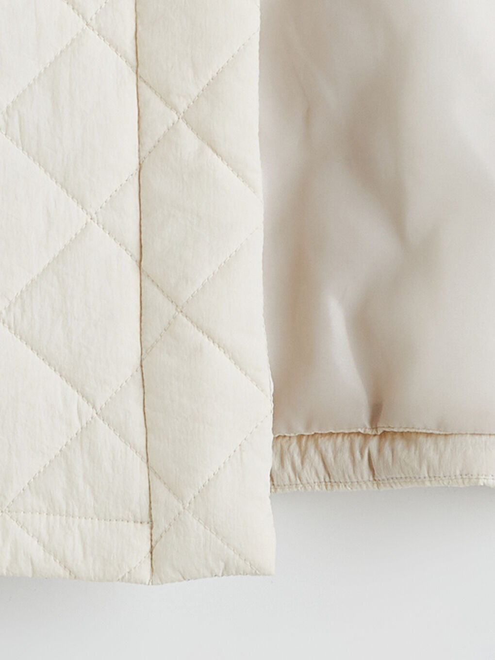 Ekru Dik Yaka Baklava Desenli Kadın Şişme Mont-7