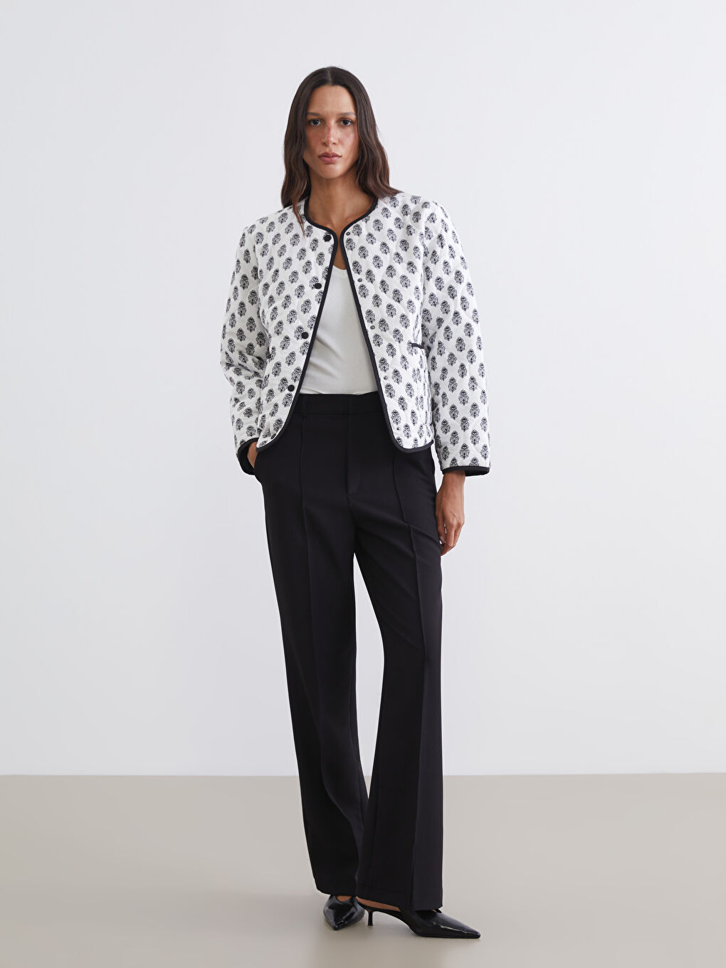 Siyah Bisiklet Yaka Desenli Kadın Mont-1