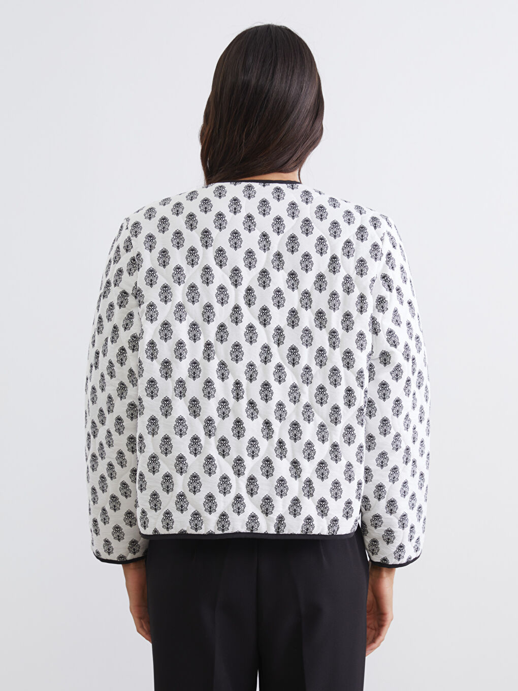 Siyah Bisiklet Yaka Desenli Kadın Mont-4