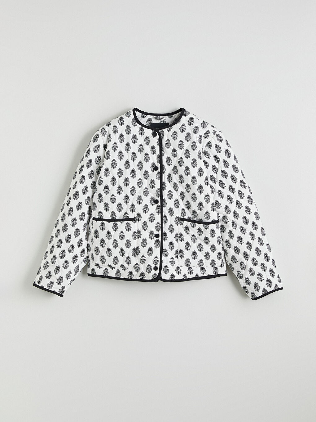 Siyah Bisiklet Yaka Desenli Kadın Mont-5