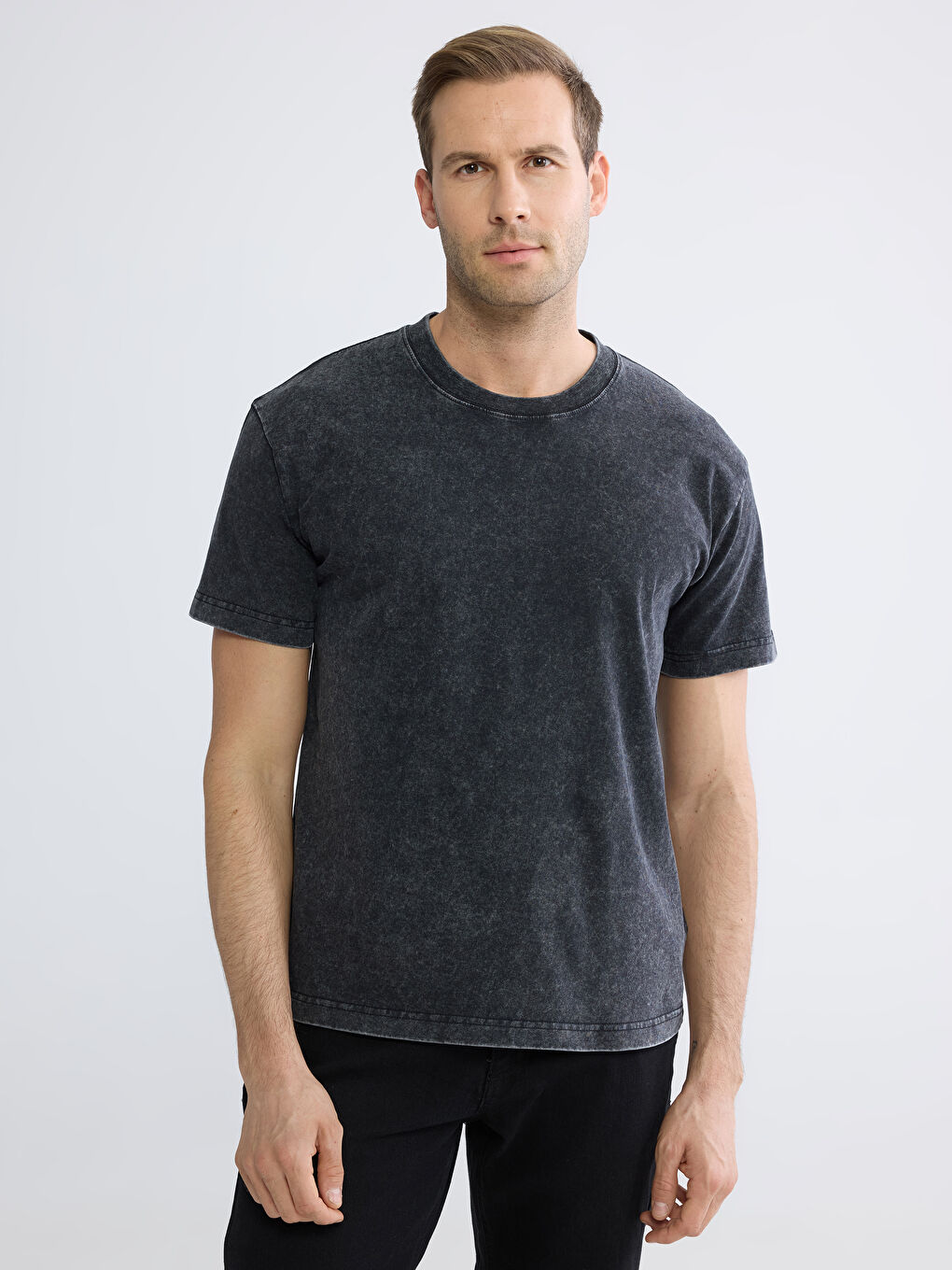 تیشێرت ڕه‌ش پیاو