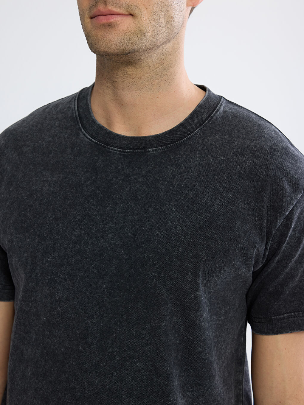 تیشێرت ڕه‌ش پیاو-3