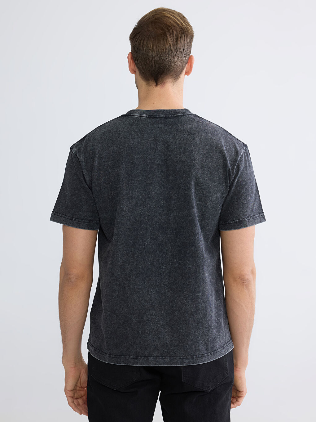 تیشێرت ڕه‌ش پیاو-4