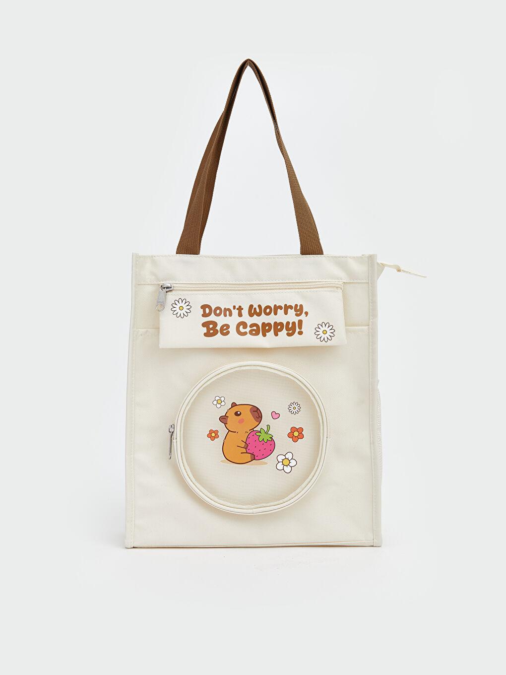 გოგონა კრემისფერი მხრის ჩანთა