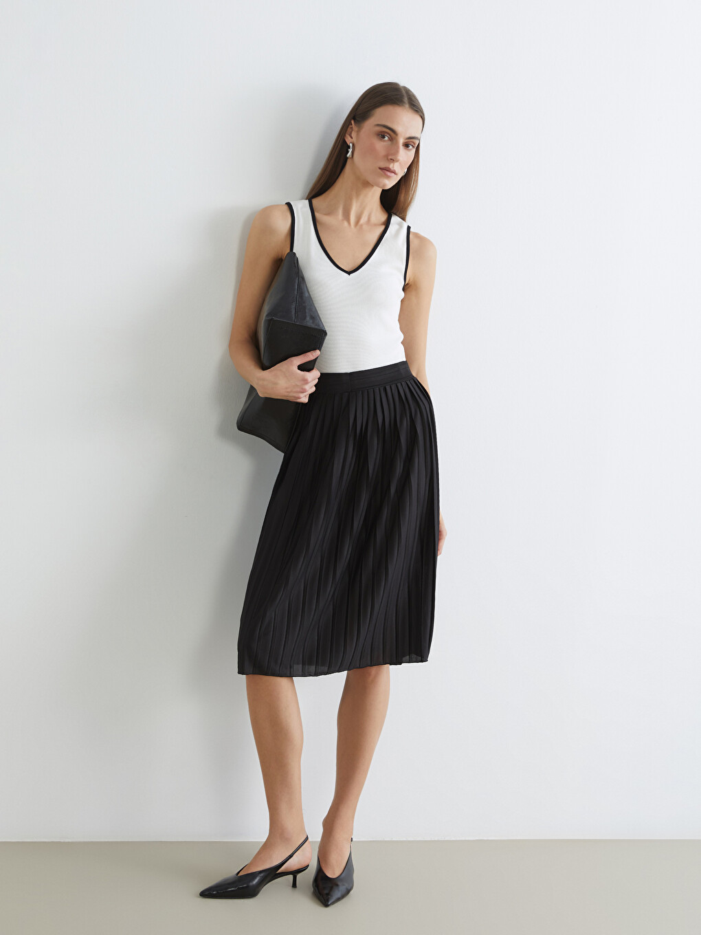 Elasticated Waist Pleated Skirt