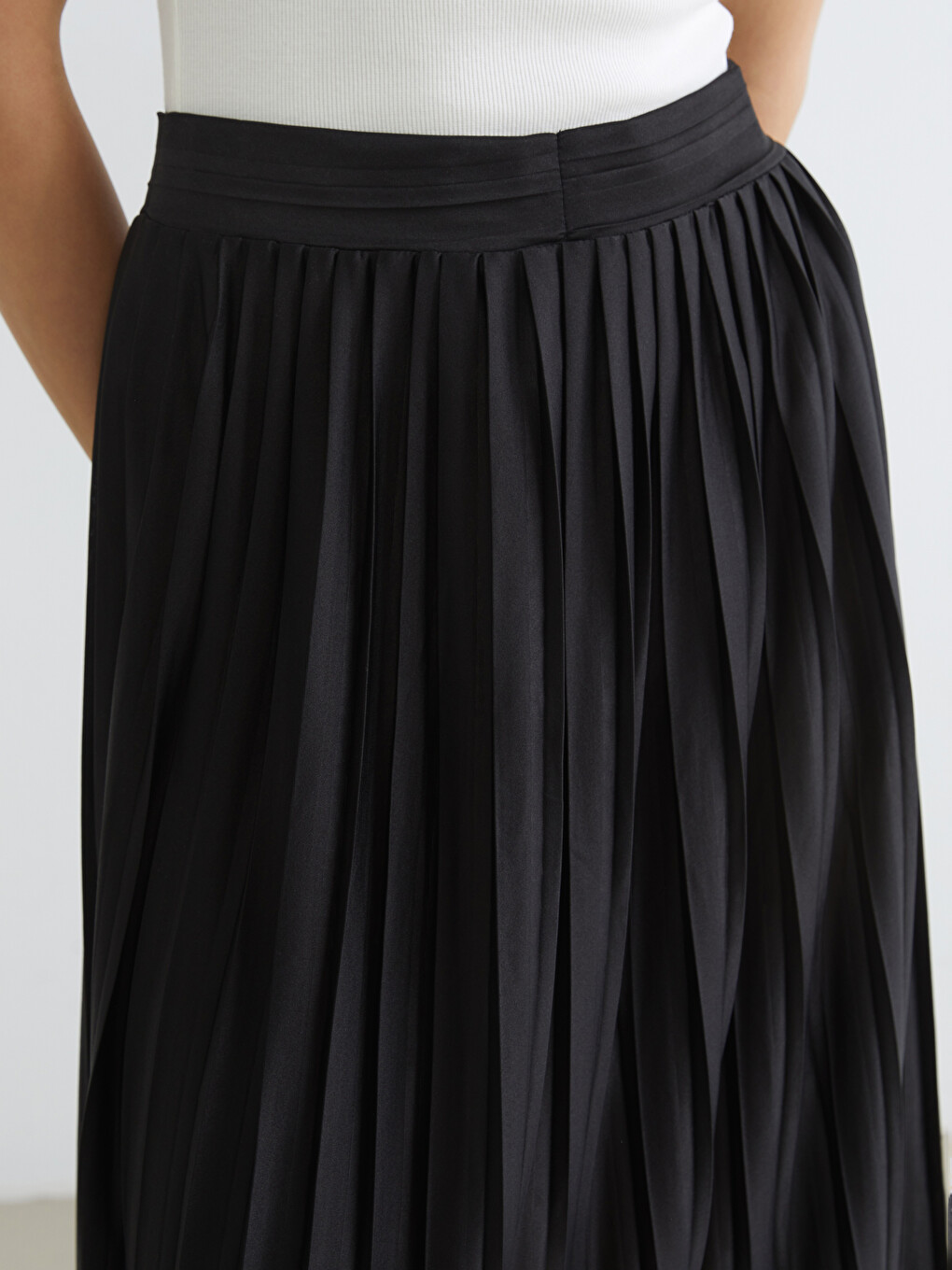 Elasticated Waist Pleated Skirt-2