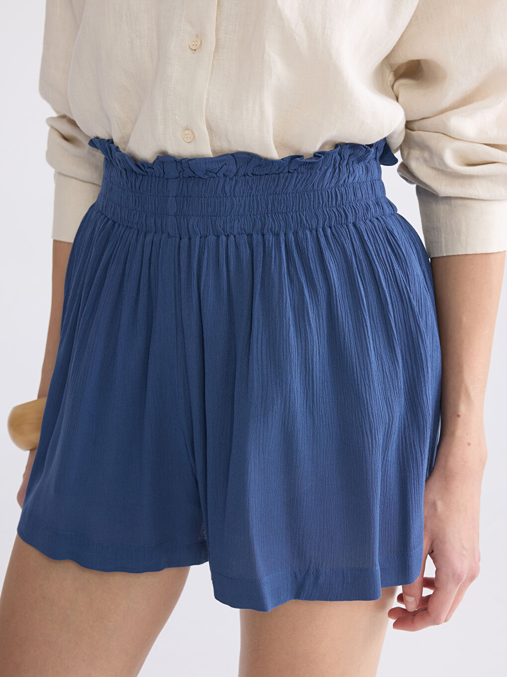 Elastic Waist Women's Pleated Shorts-2