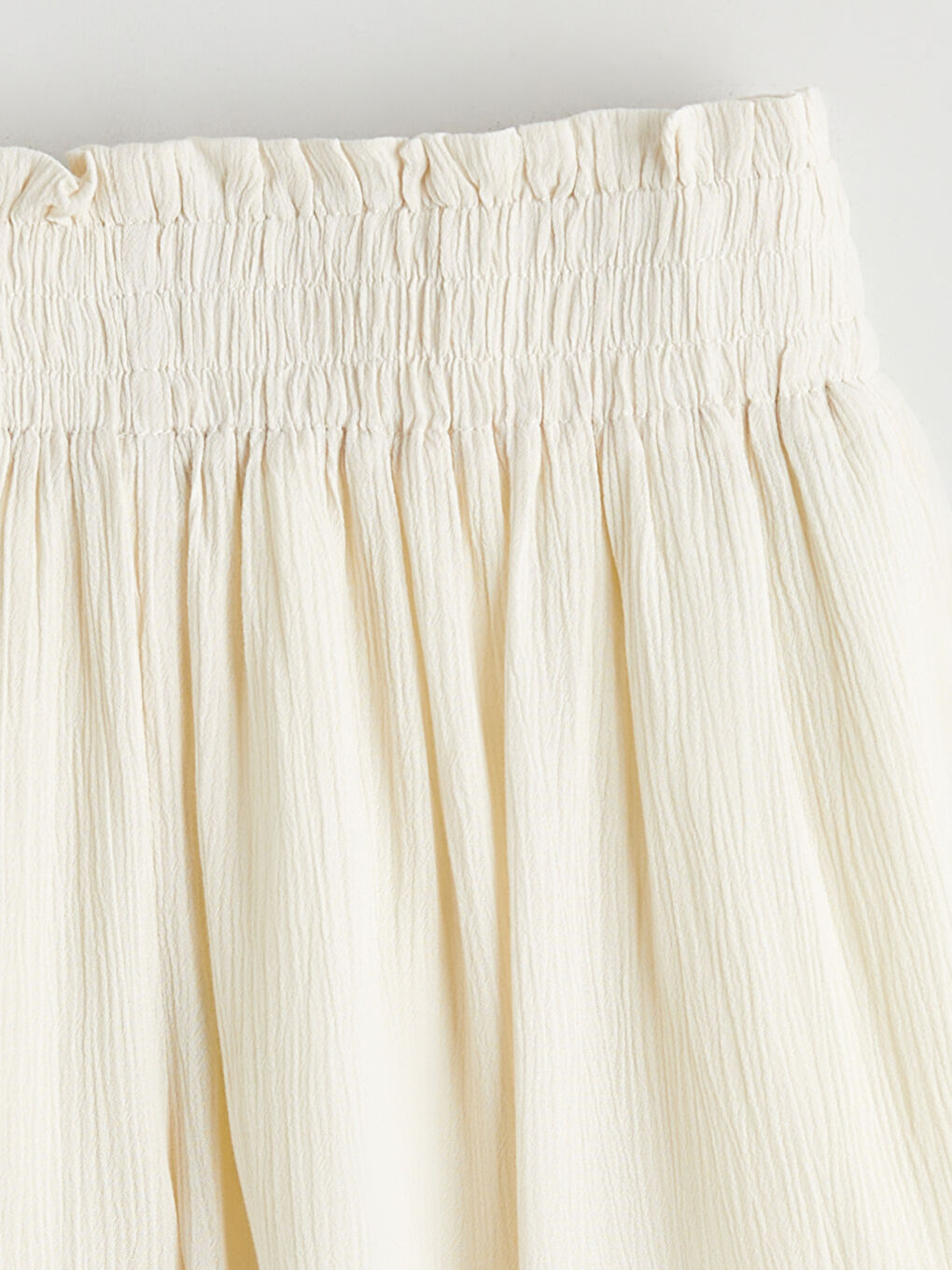 Elastic Waist Women's Pleated Shorts-5