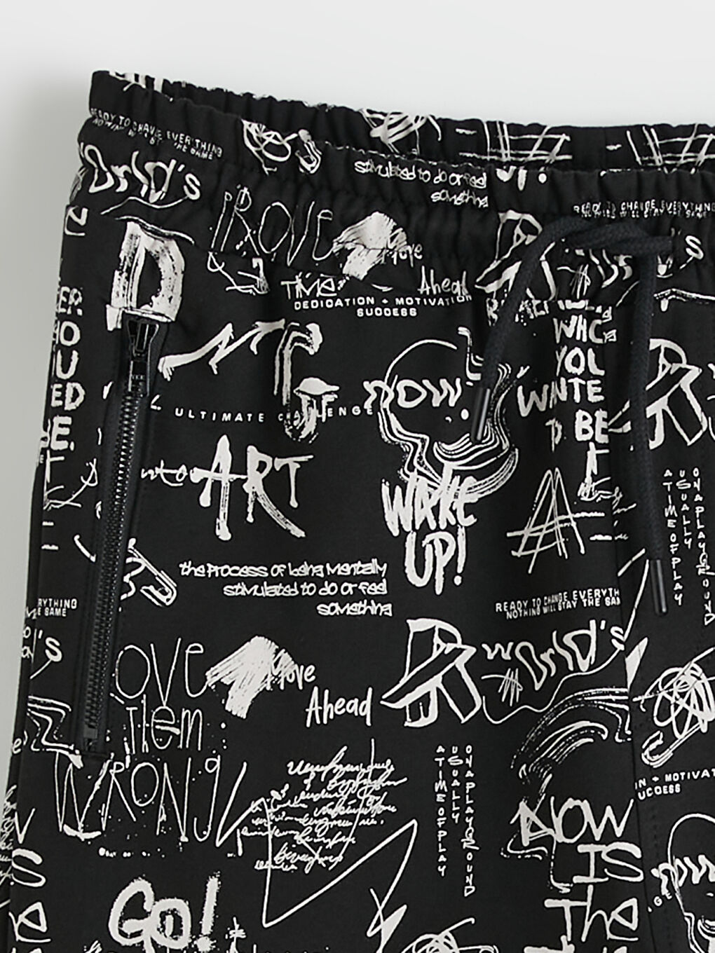 Siyah Standart Kalıp Baskılı Erkek Şort-1
