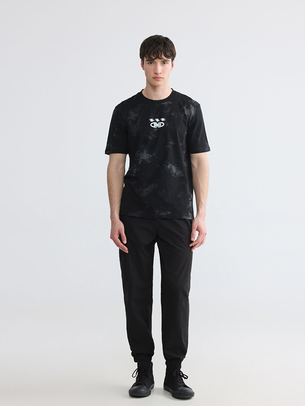 Мъжка тениска с кръгло деколте от щампирано жарсе-1