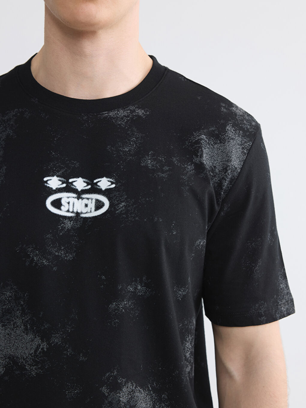 Мъжка тениска с кръгло деколте от щампирано жарсе-2