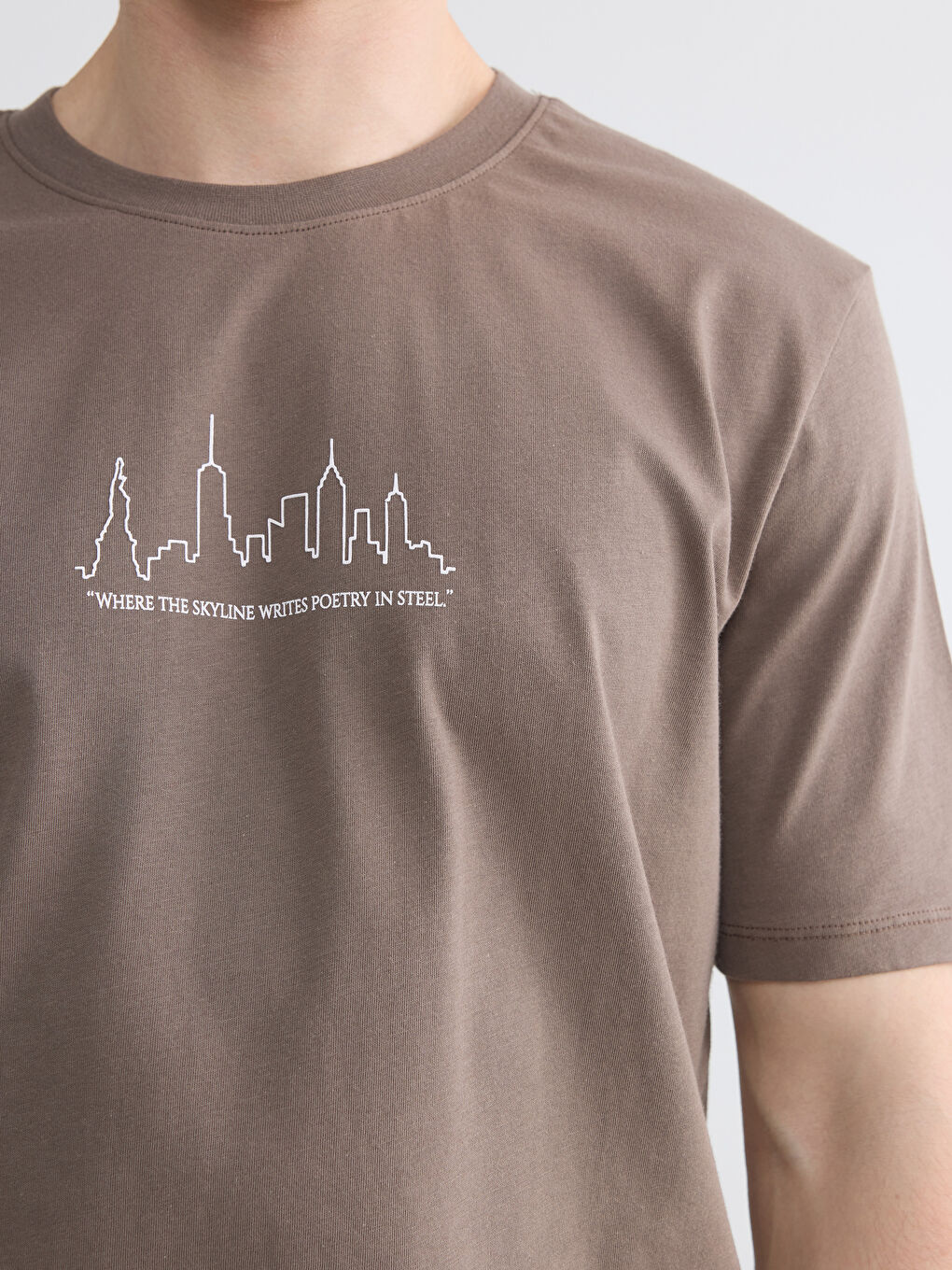 Мъжка тениска с щампа и обло деколте-2