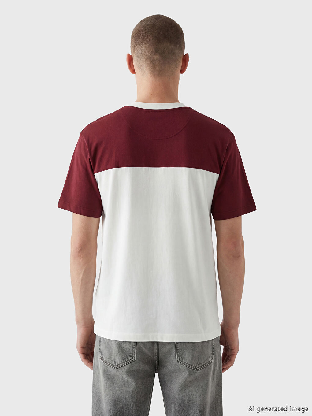 Beyaz V Yaka Renk Bloklu Erkek Tişört-3