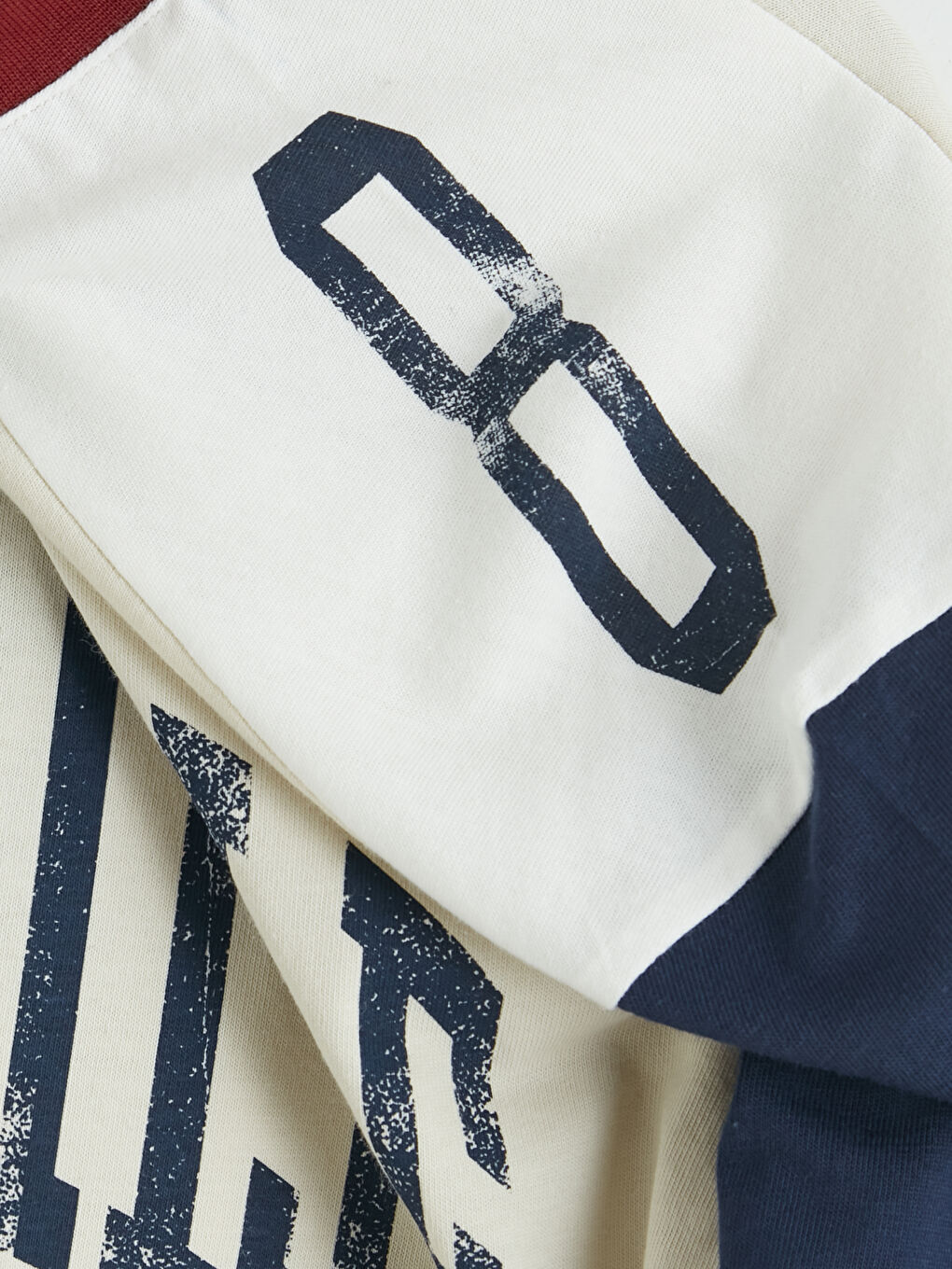 Bej V Yaka Baskılı Penye Erkek Tişört-6