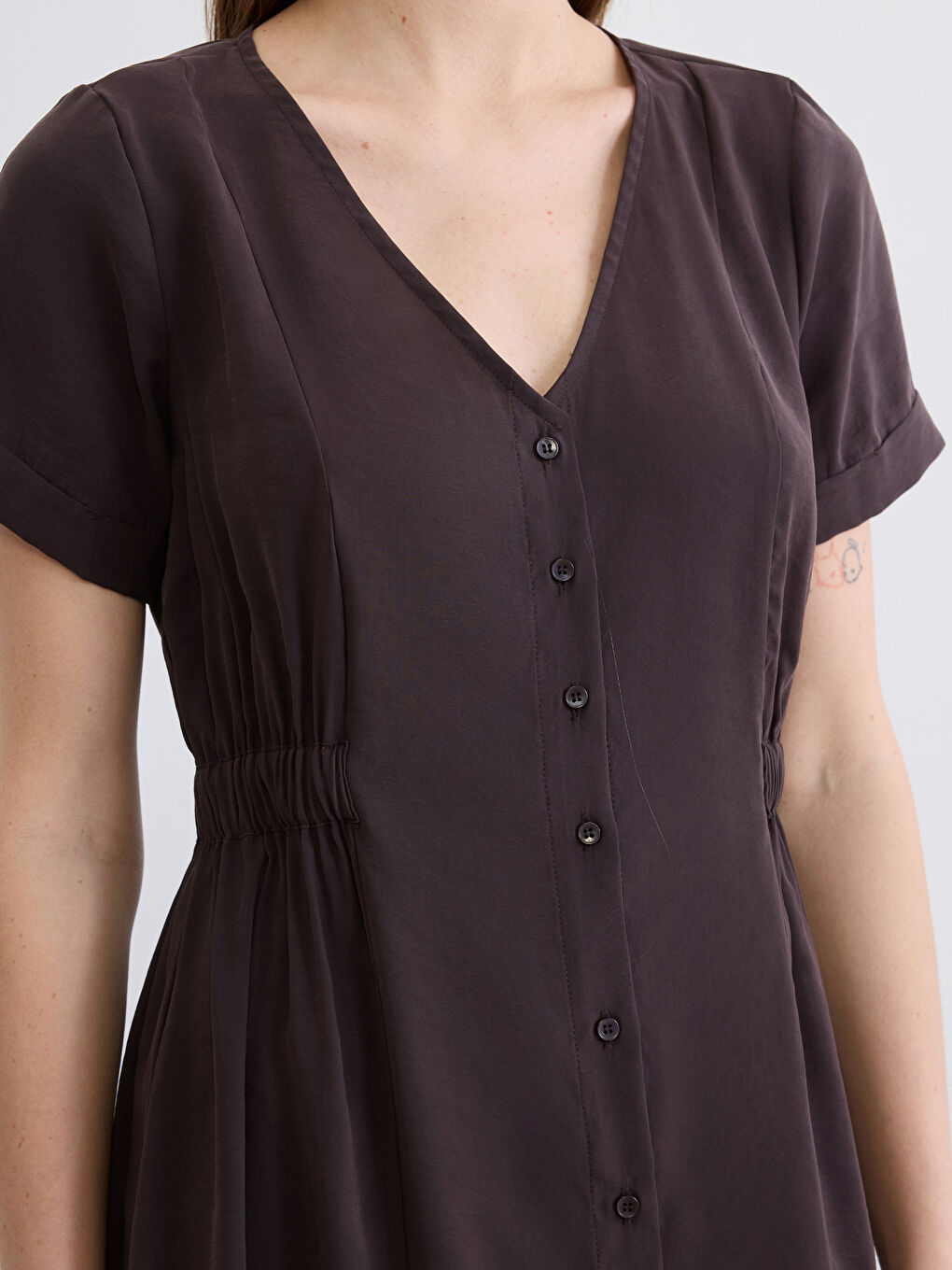 Kahverengi V Yaka Belden Oturtmalı Elbise-2