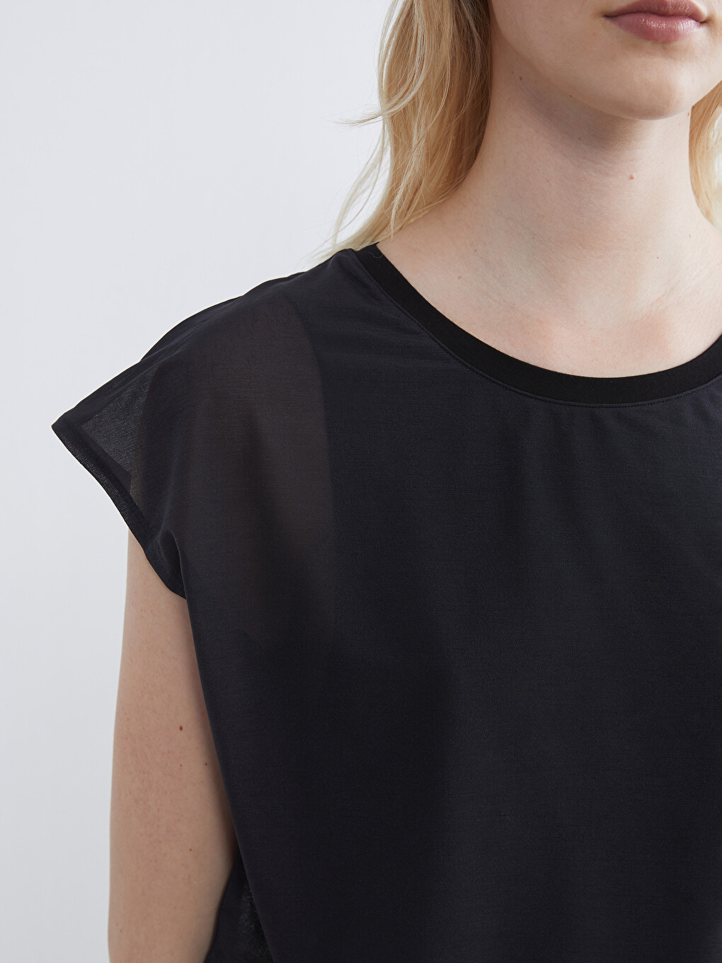 Women's Crew Neck Crop Top.-2
