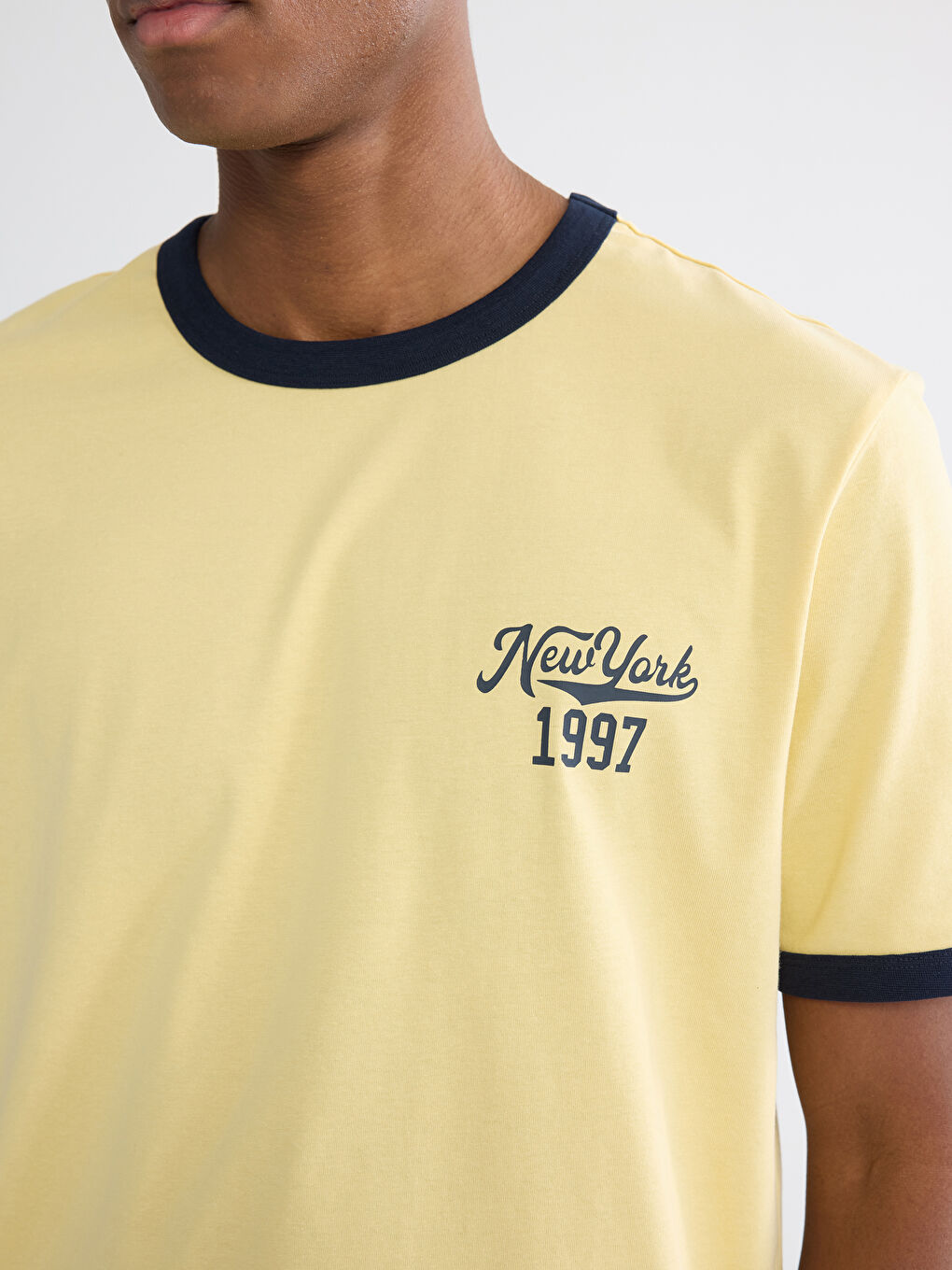 Sarı Standart Kalıp New York Nakışlı Erkek Tişört-2