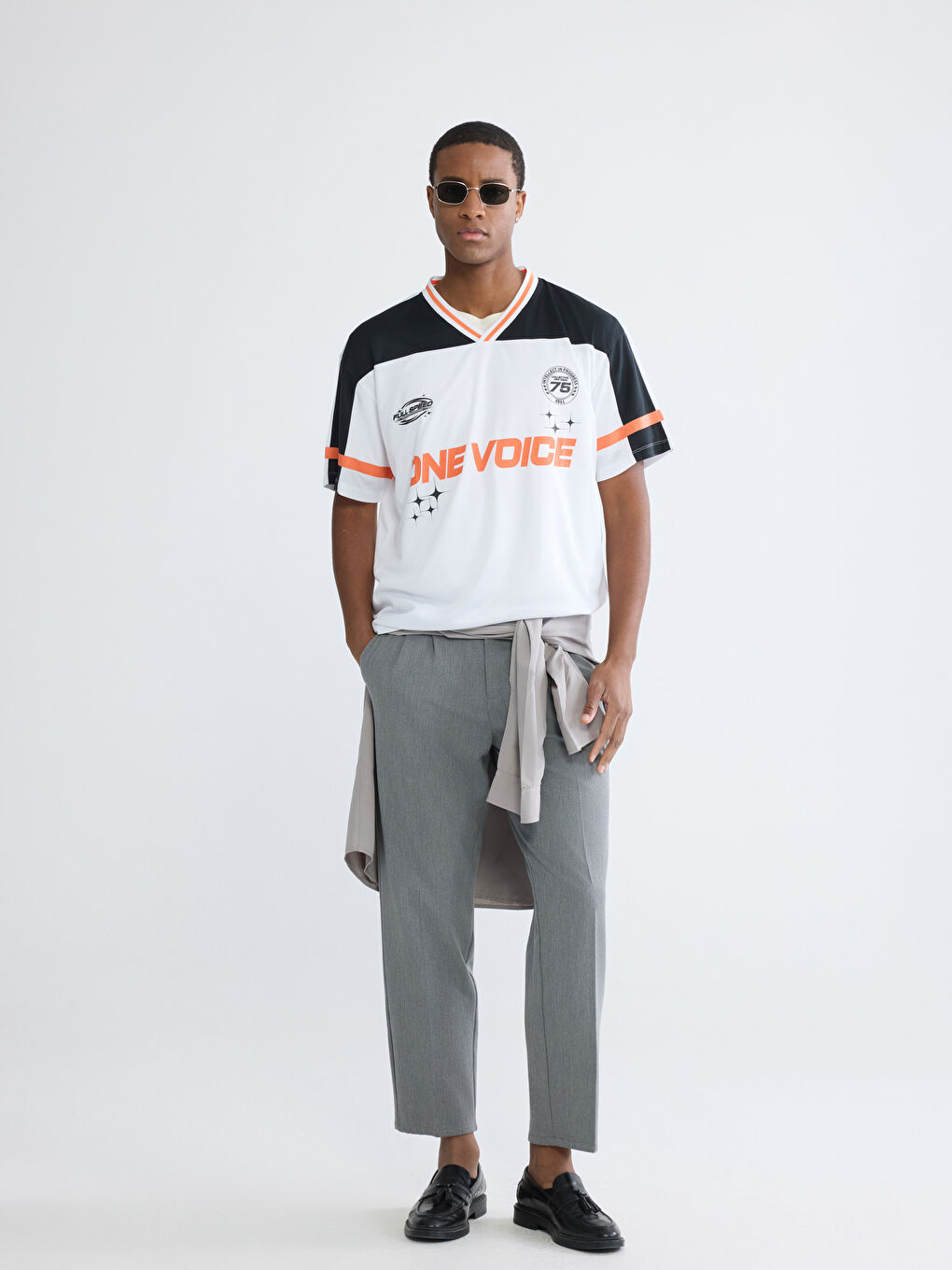 Ekru Oversize Baskılı V Yaka Erkek Tişört-2