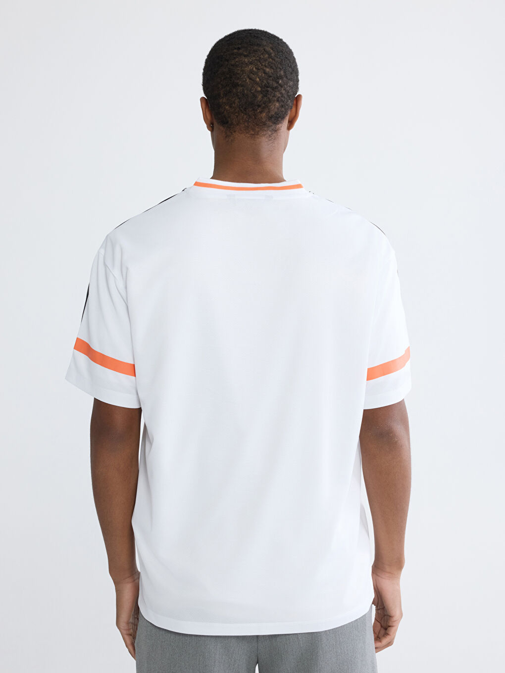 Ekru Oversize Baskılı V Yaka Erkek Tişört-4