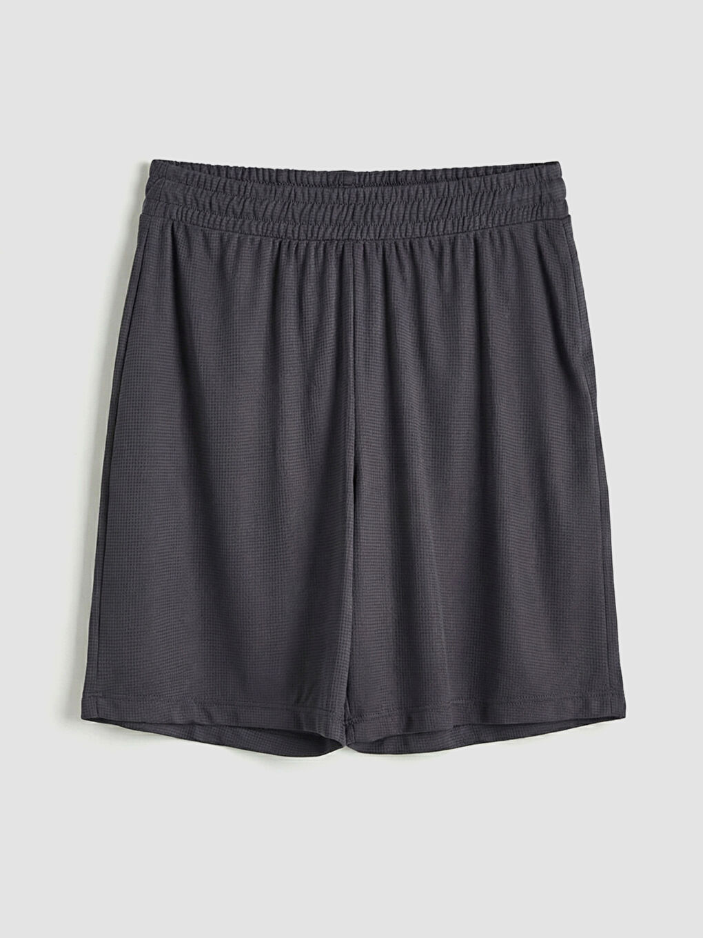 شورت رجالي بملمس مميز وبقصة مريحة.-3