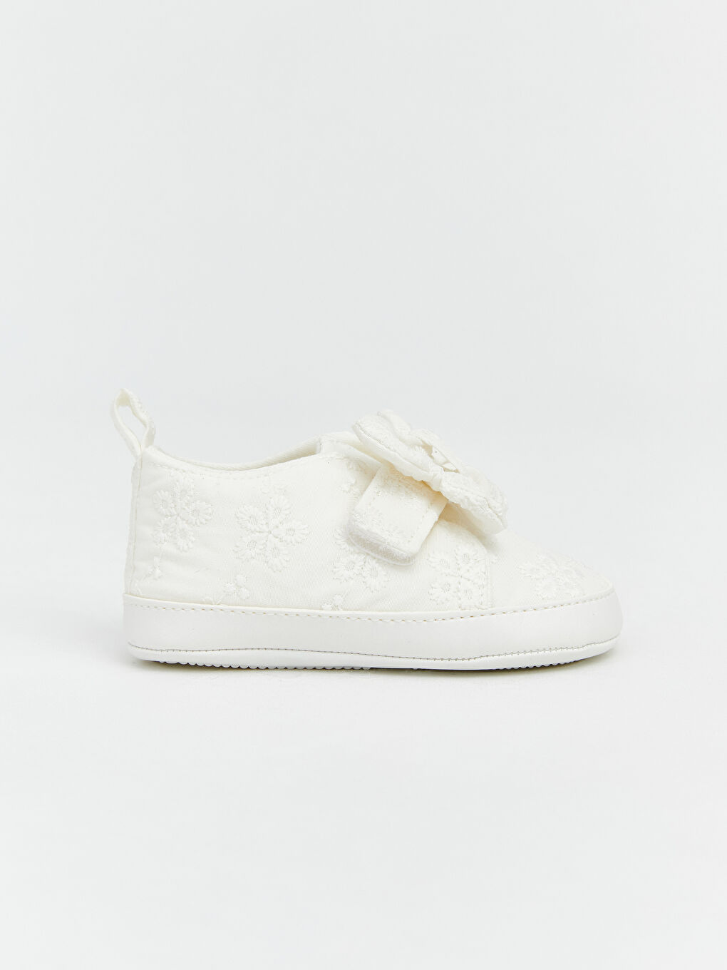 Beyaz Fiyonk Detaylı Kız Bebek Yürüme Öncesi Ayakkabı-1