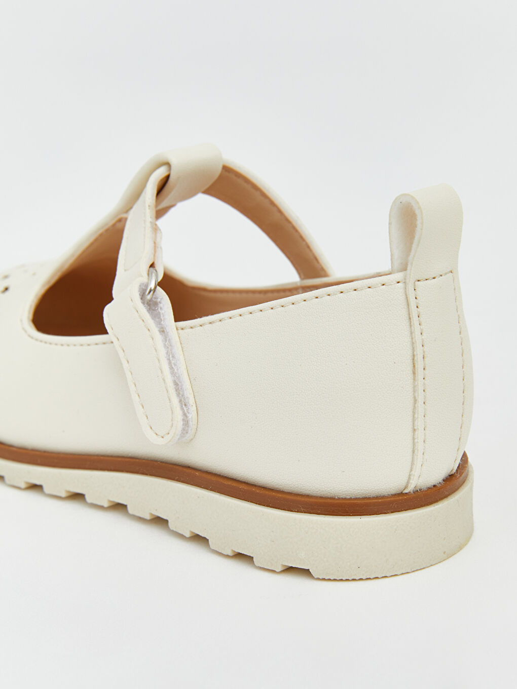 Bej Deri Görünümlü Kız Bebek Babet -3