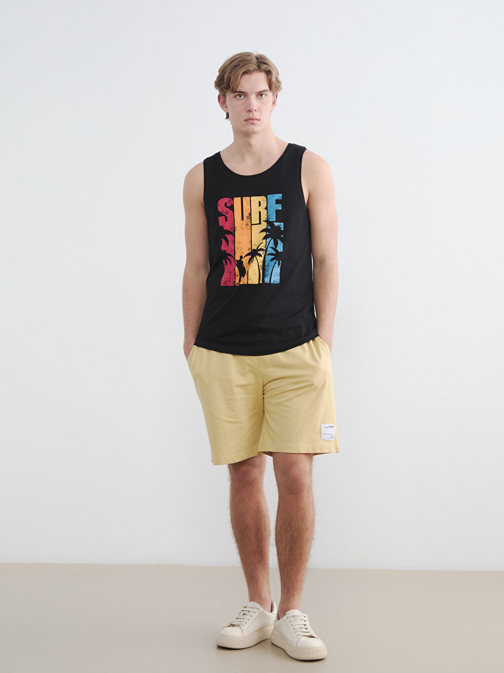 Siyah Bisiklet Yaka Baskılı Erkek Kolsuz Tişört-1