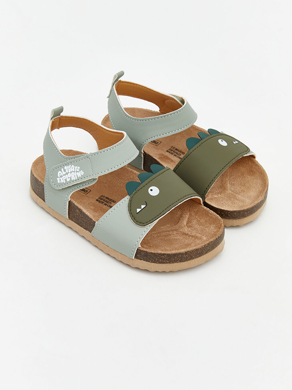 صنادل أولاد رضع مزينة بأشكال الحيوانات