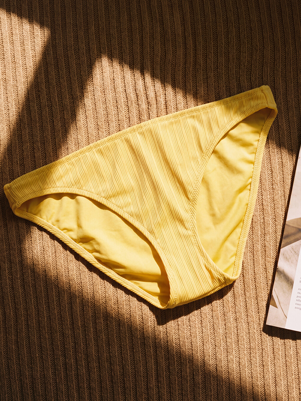 Dokulu Kadın Bikini Altı