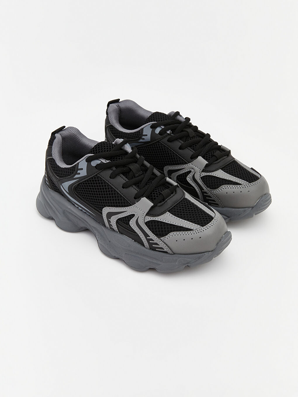 Siyah Bağcıklı Erkek Çocuk Spor Ayakkabı