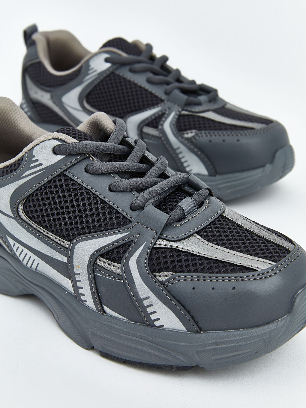 Siyah Bağcıklı Erkek Çocuk Spor Ayakkabı-1